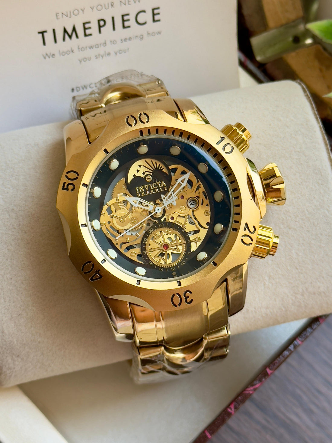 GOLD INVICTA